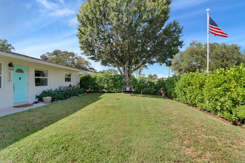 Photo of 2028 SE Harrison Street, Stuart, FL 34997 (MLS # R11029373)