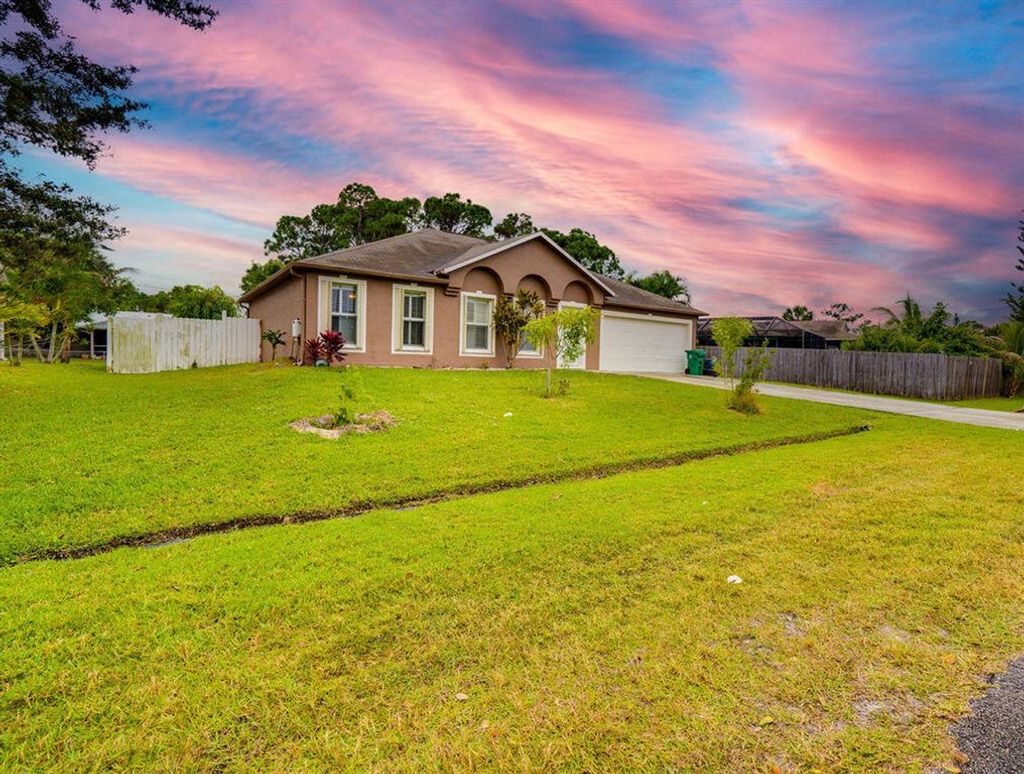 Photo of 708 SE Lansdowne Avenue, Port St Lucie, FL 34983 (MLS # R10885286)