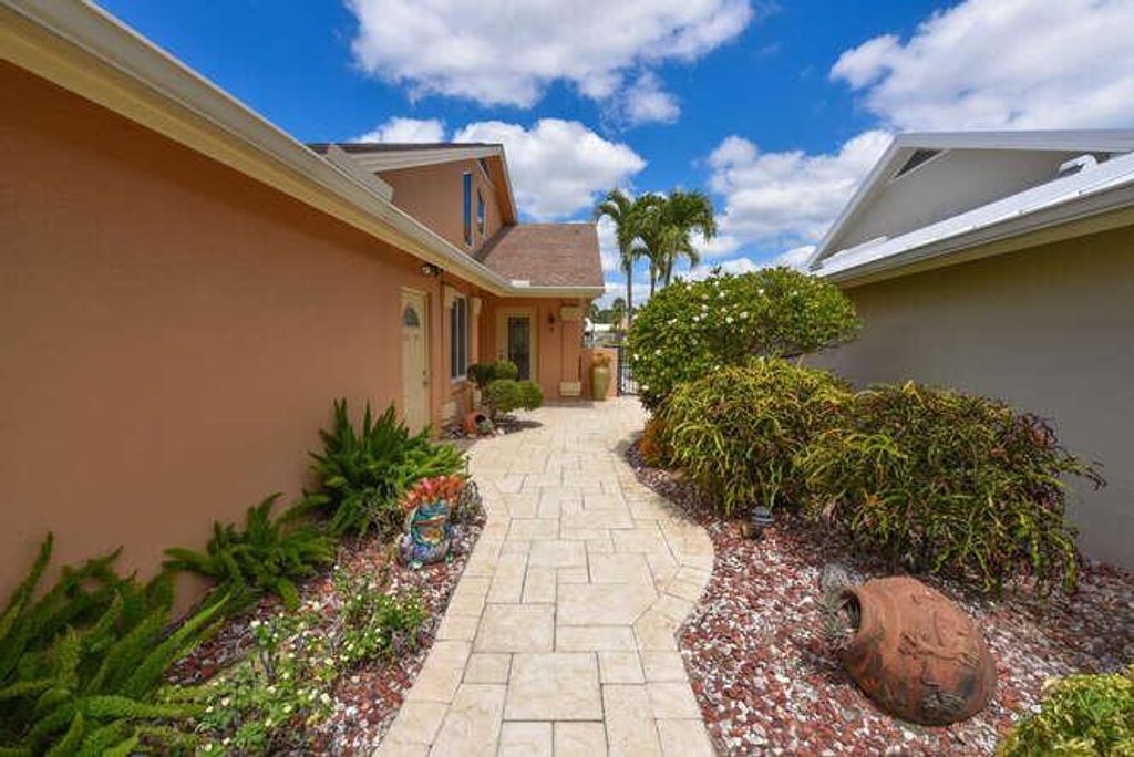 Photo of 150 Beach Summit Court, Jupiter, FL 33477 (MLS # R11092557)