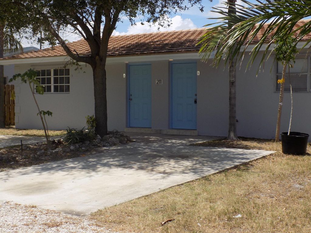 Photo of 211 SE 4th Avenue #B, Boynton Beach, FL 33435 (MLS # R11001946)