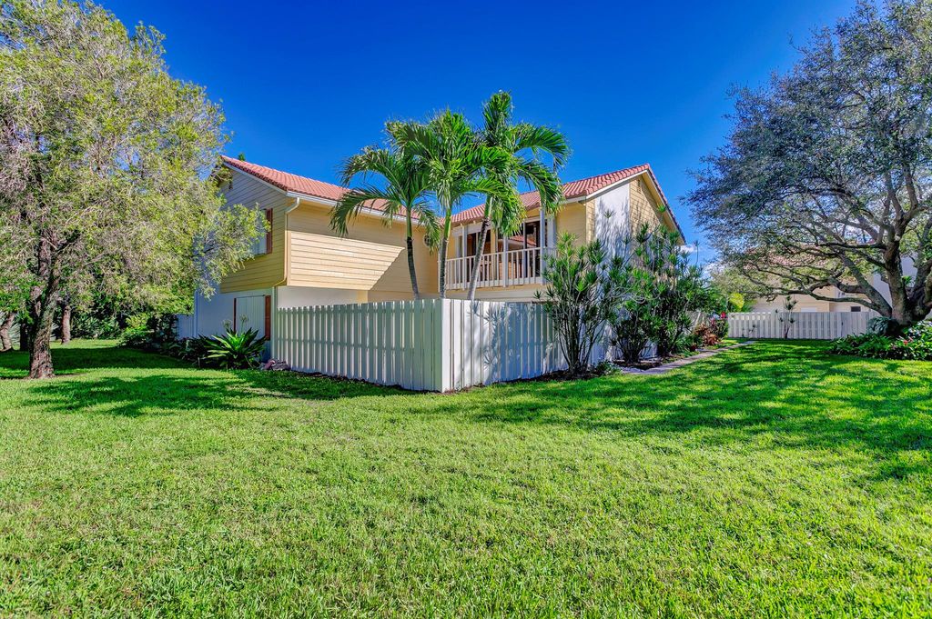 Photo of 246 Seabreeze Circle, Jupiter, FL 33477 (MLS # R11006564)