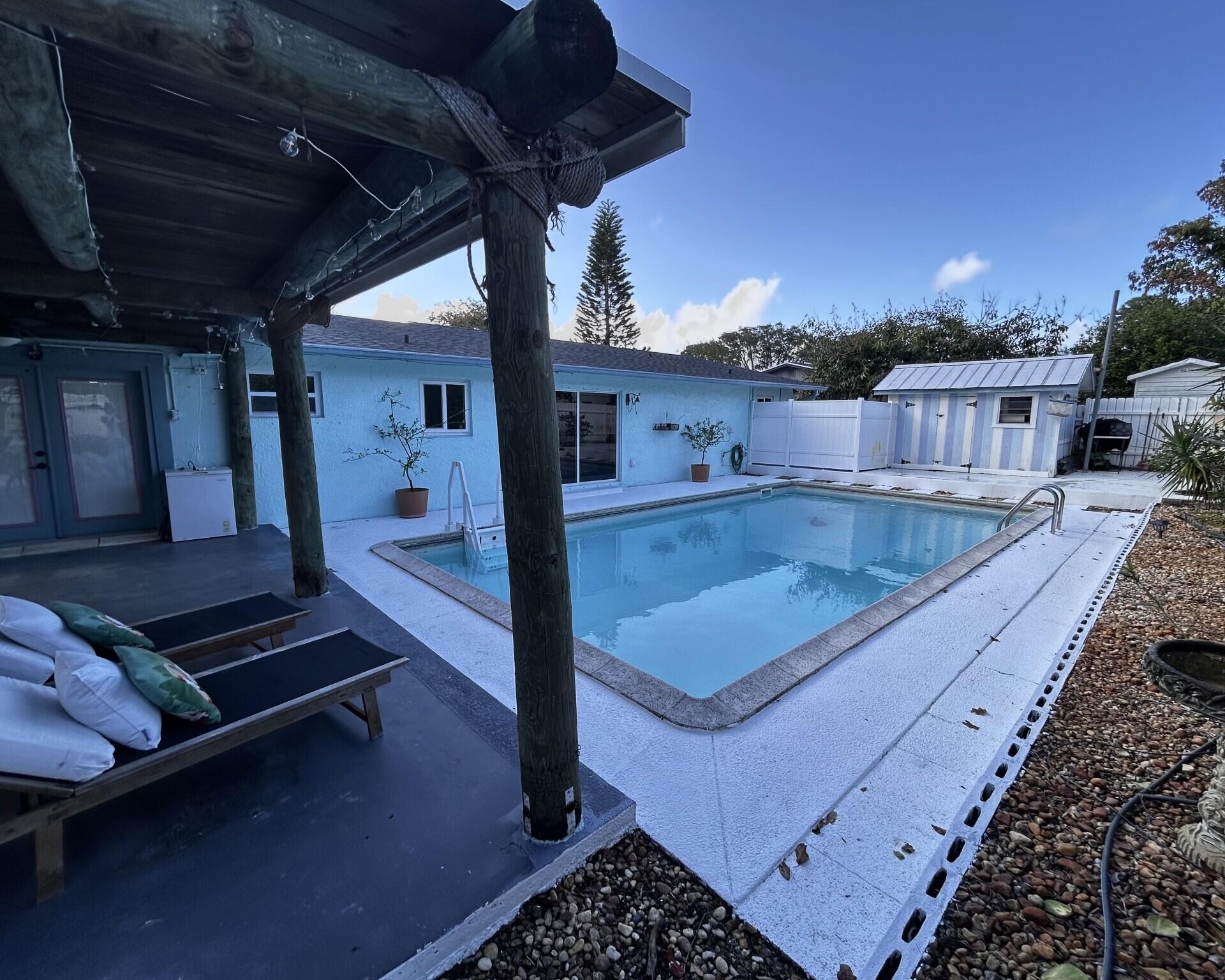 1301 SE Sandpiper Lane