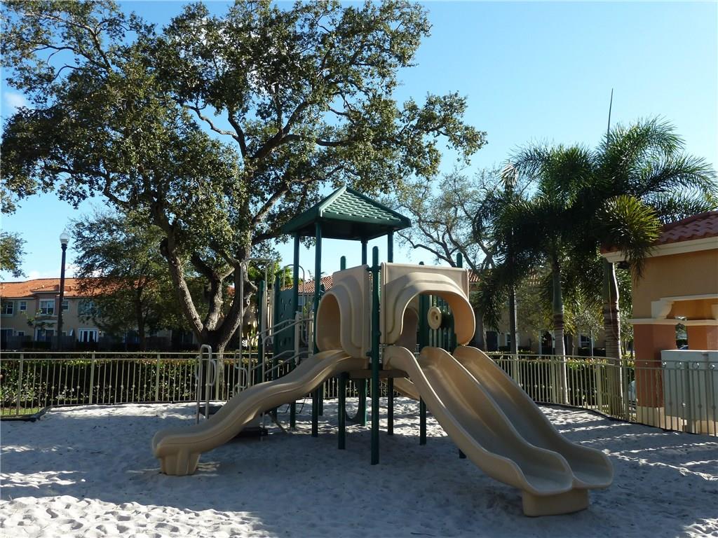 VILLAS AT HARBOR ISLES - Residential Lease