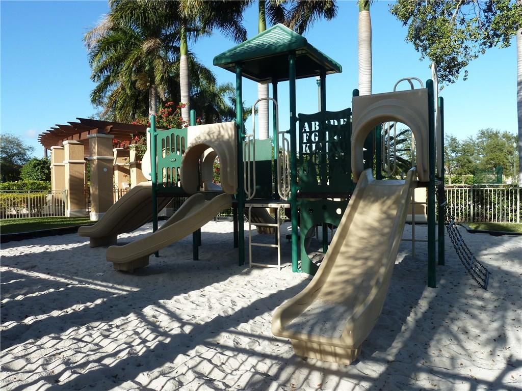 VILLAS AT HARBOR ISLES - Residential Lease