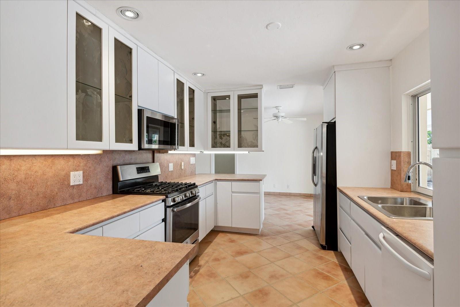 Tropical Point 2 54-27 B - Residential