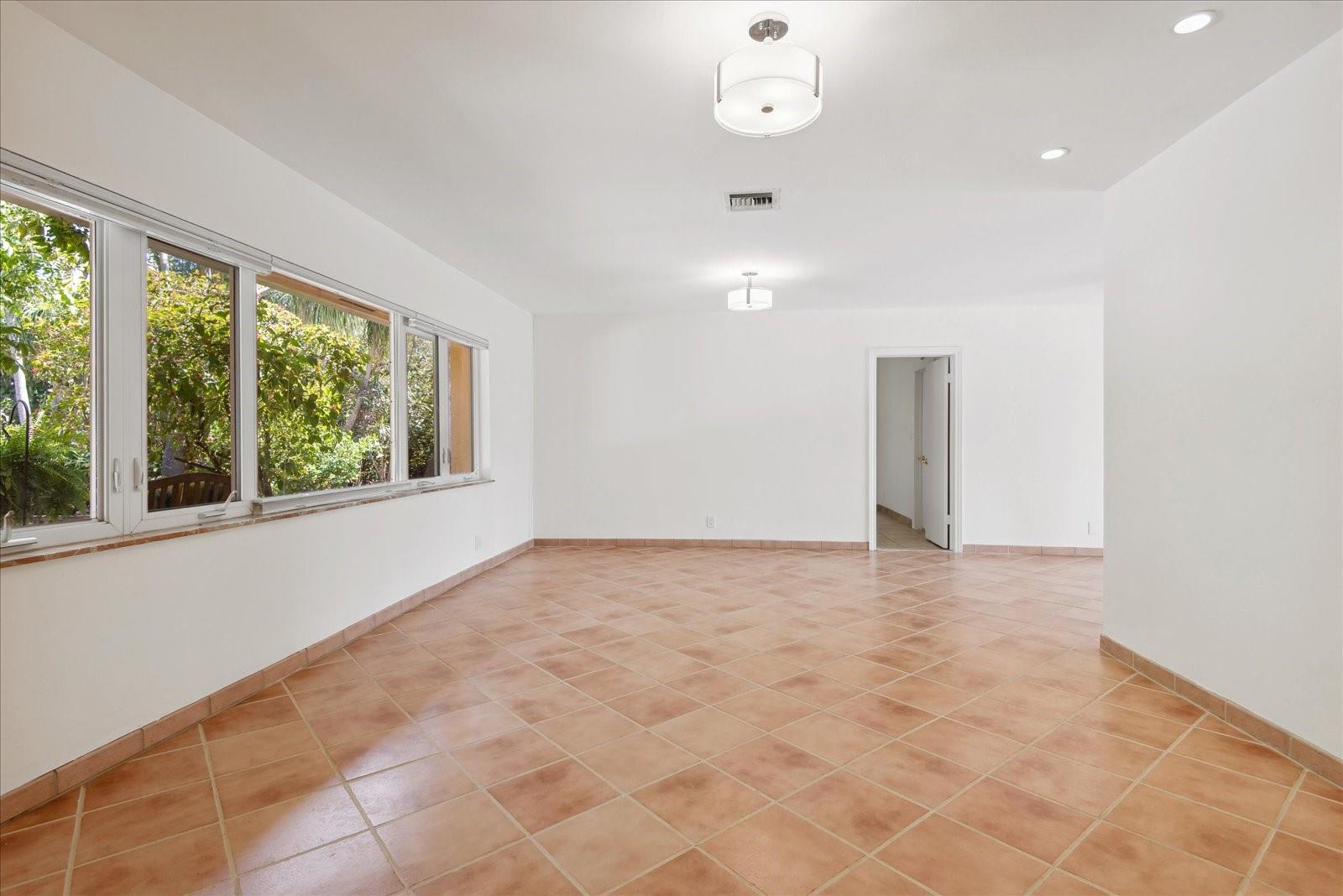 Tropical Point 2 54-27 B - Residential