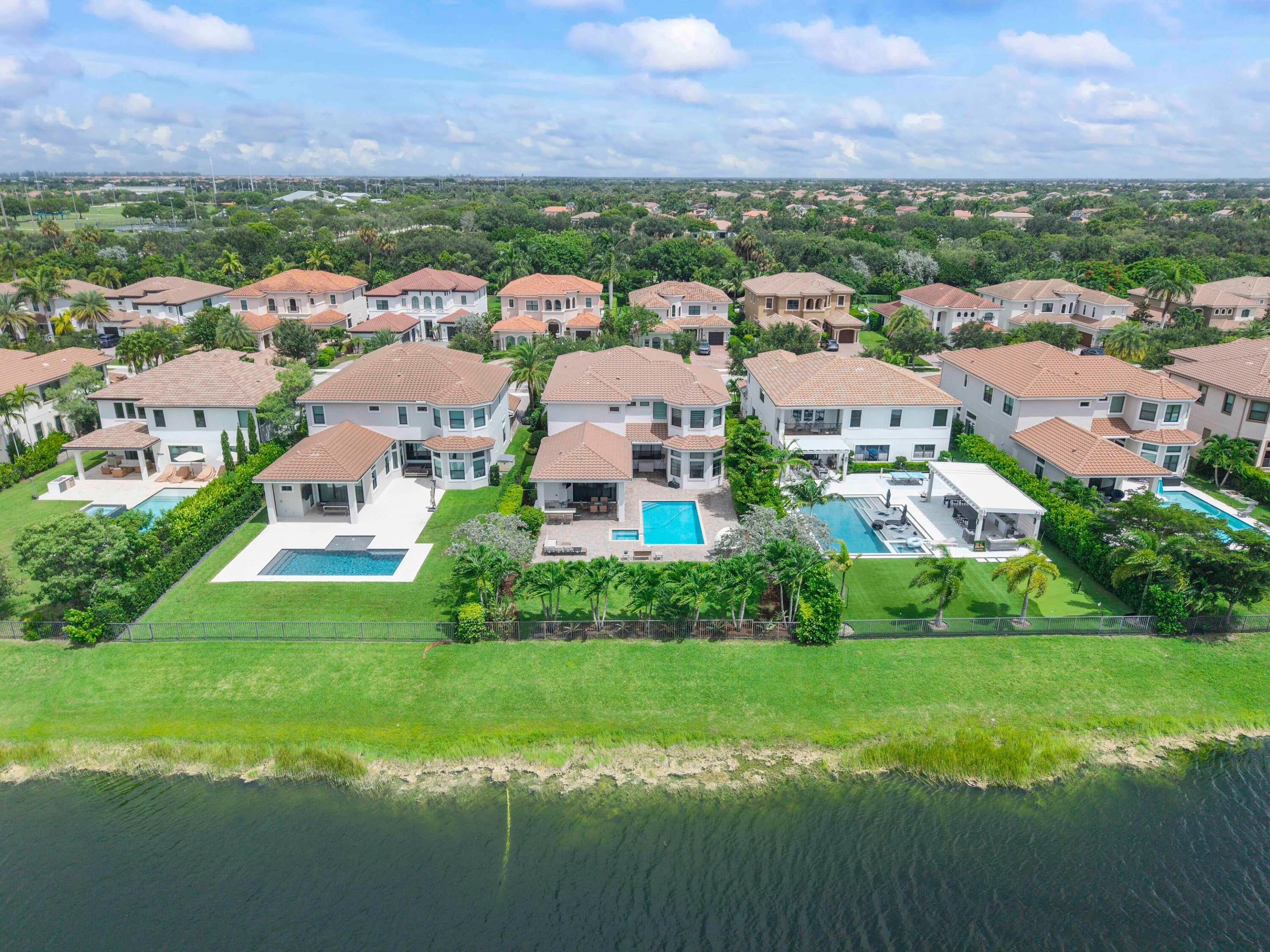 10282 SWEET BAY Manor