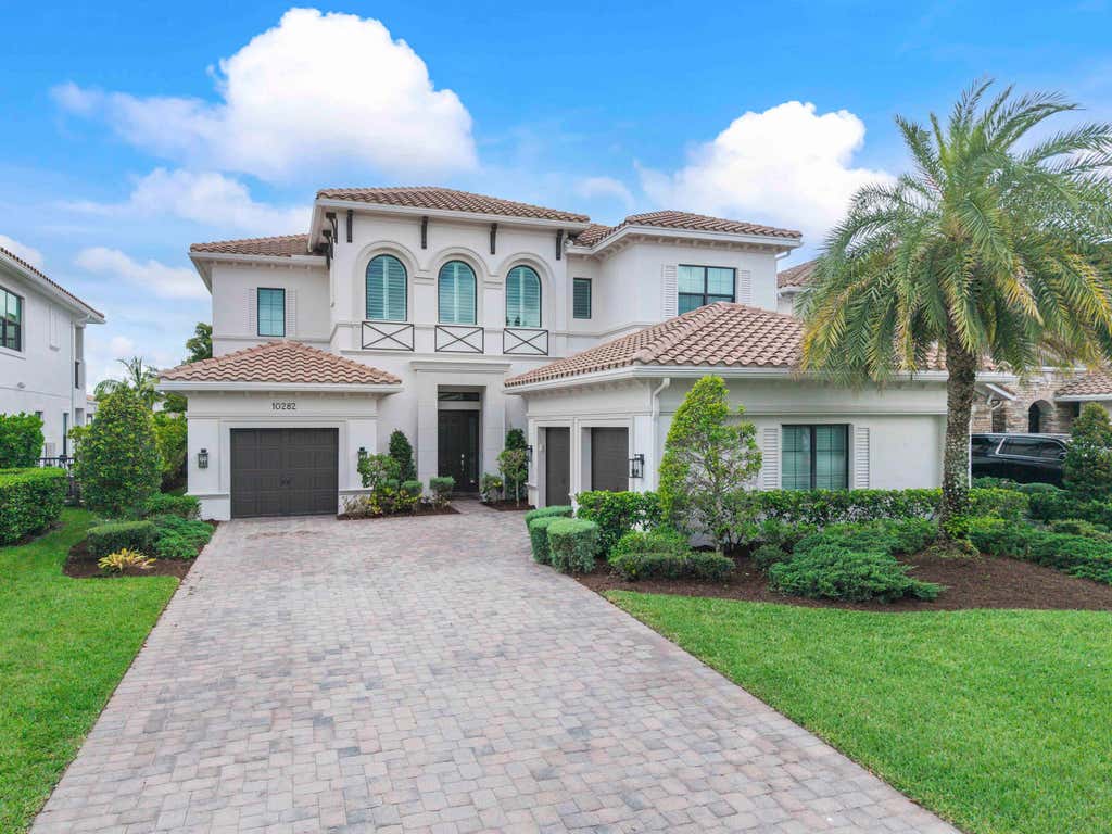 Photo of 10282 SWEET BAY Manor, Parkland, FL 33076 (MLS # B26063138)