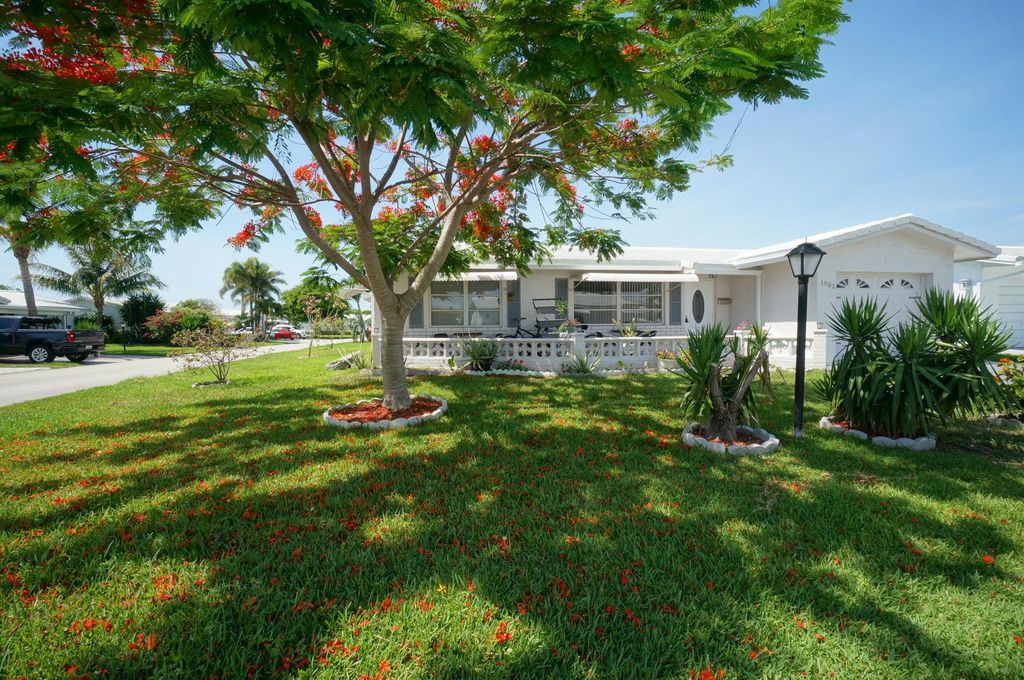 Photo of 1902 SW 16th Avenue, Boynton Beach, FL 33426 (MLS # R11095164)