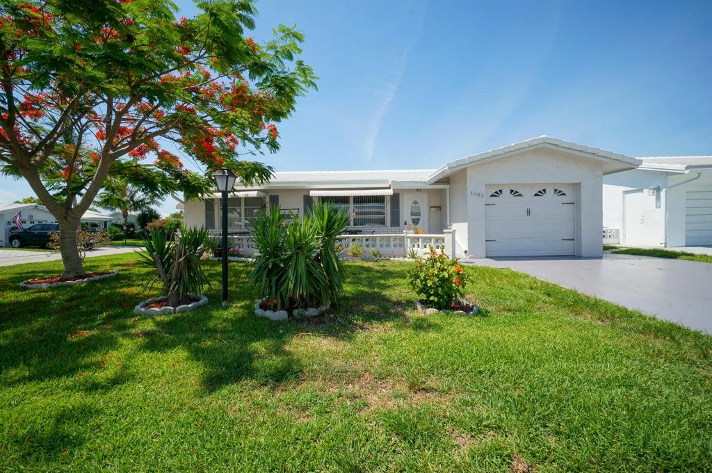 Photo of 1902 SW 16th Avenue, Boynton Beach, FL 33426 (MLS # R11095164)