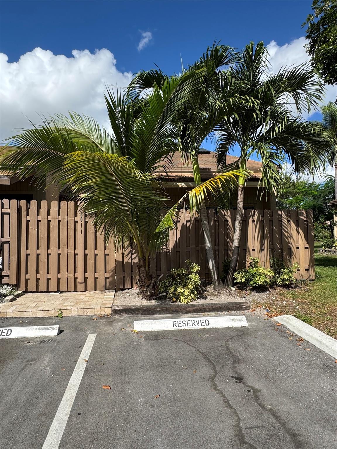 ARROWHEAD GOLF AND TENNIS - Residential