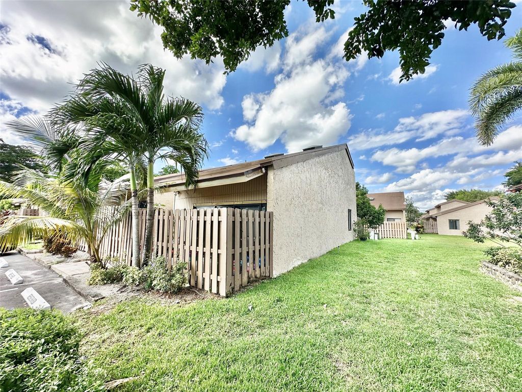 Photo of 8011 SW 22nd Ct #8011, Davie, FL 33324 (MLS # F10532114)