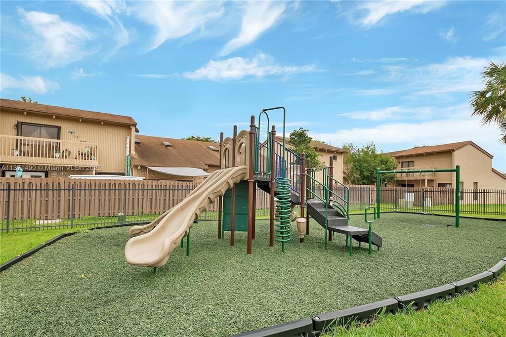 ARROWHEAD GOLF AND TENNIS - Residential
