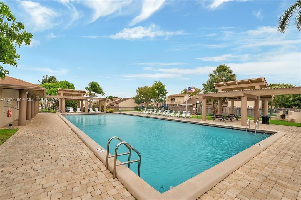ARROWHEAD GOLF AND TENNIS - Residential