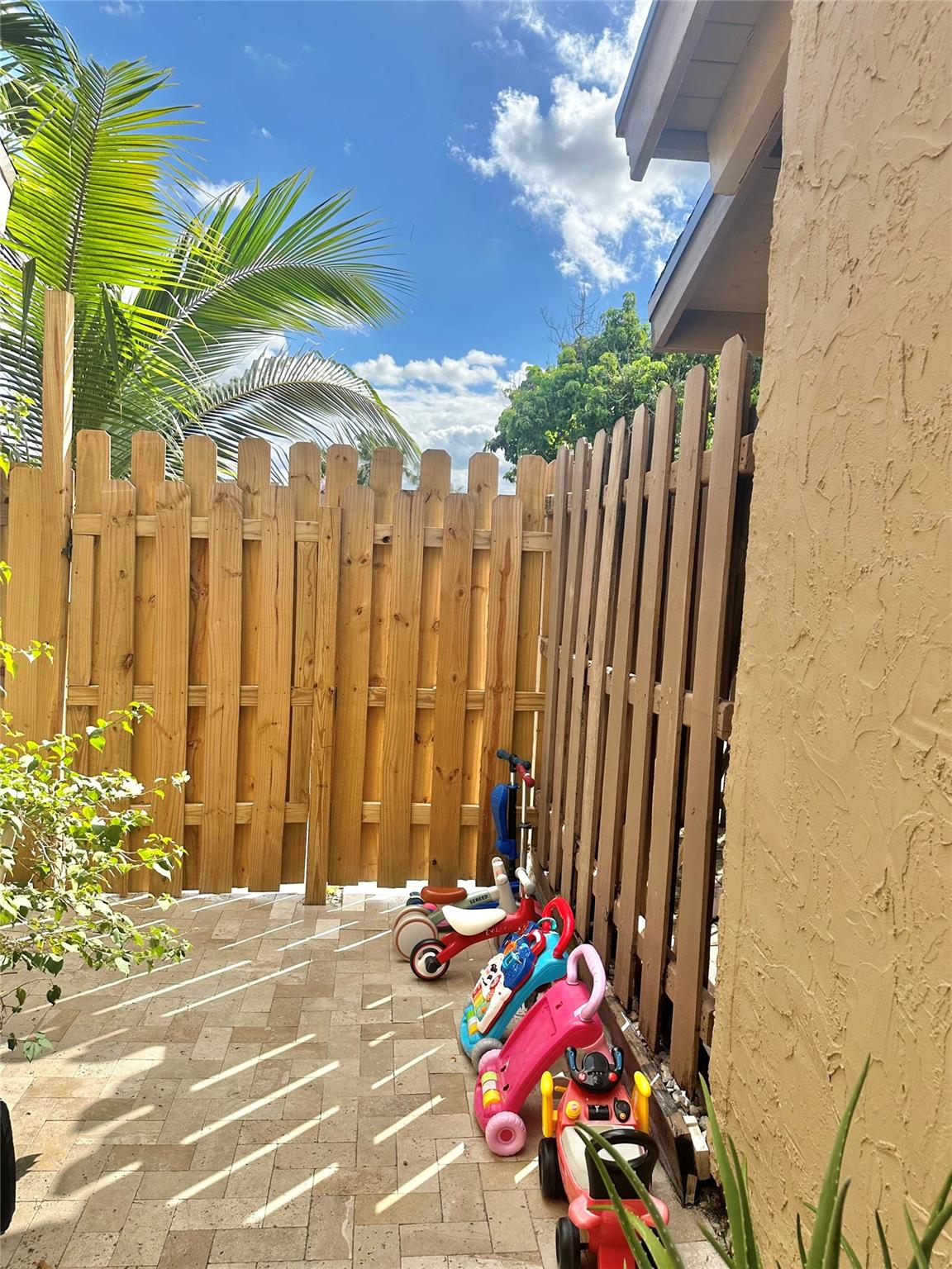 8011 SW 22nd Ct 8011