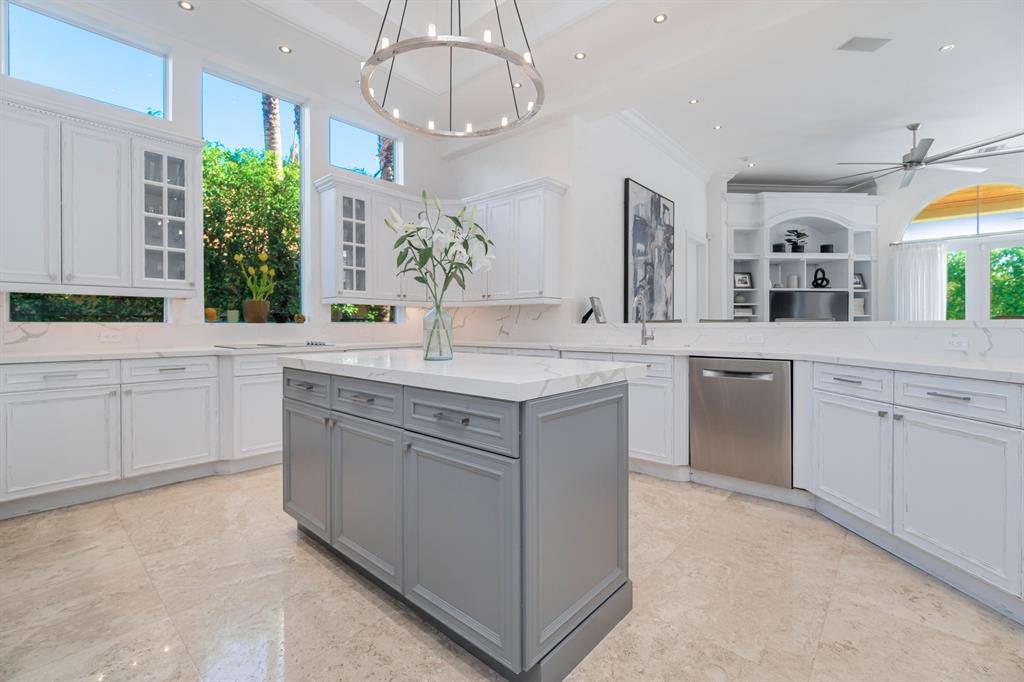 ROYAL PALM YACHT & COUNTR - Residential