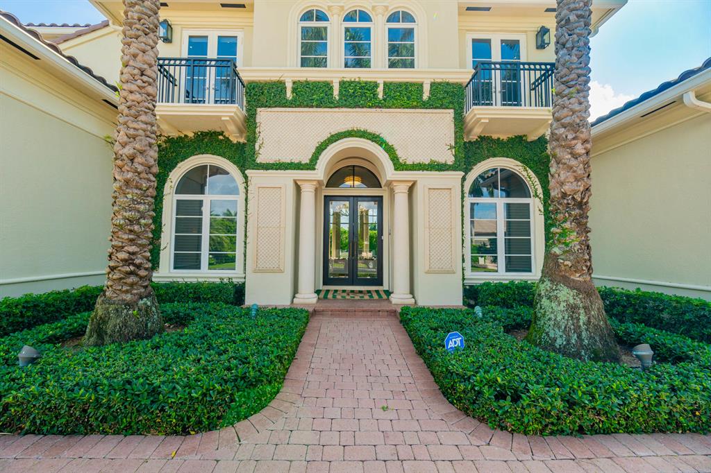 ROYAL PALM YACHT & COUNTR - Residential