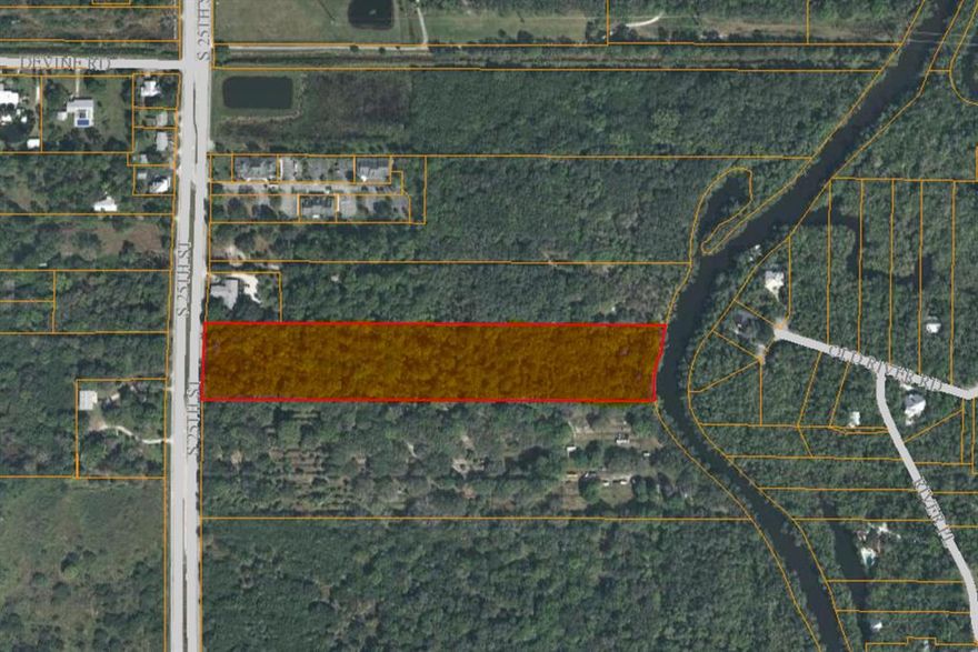 8.47 acre parcel on beautiful St. Lucie River.  Potential Development Site or extraordinary single home site in beautiful White City area, where Old Florida and Southern Charm meet.  Mature mossy oak trees and tropical vegetation add to the appeal of what could be a gorgeous community in a desirable area!

PARCEL CAN BE SOLD IN CONJUNCTION TO SELLER'S OTHER LISTINGS:  3 LISTINGS EQUALING 10.26 ADJACENT ACRES TO THE SOUTH ON CITRUS AVENUE, ONE WITH A HOME AND GUEST HOUSE.   BE SURE TO INQUIRE!