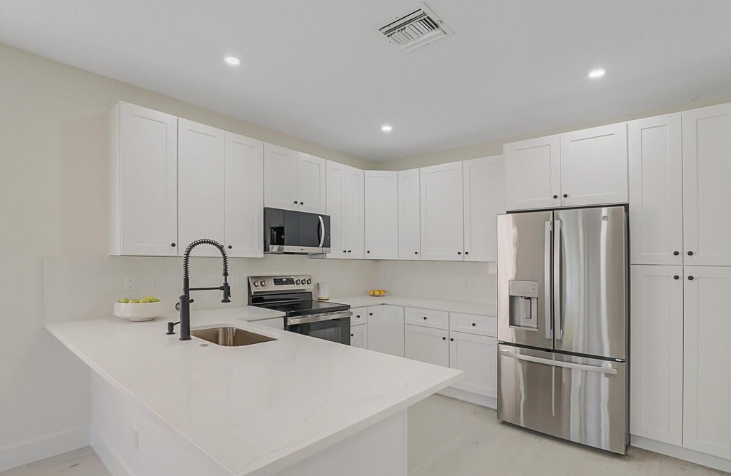 Photo of 905 Fieldstone Way, West Palm Beach, FL 33413 (MLS # R11113492)