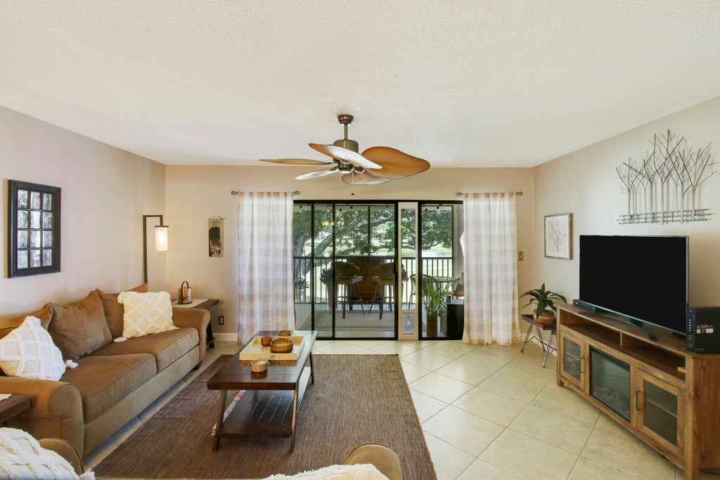 Photo of 12870 Briarlake Drive #204, Palm Beach Gardens, FL 33418 (MLS # R10977293)
