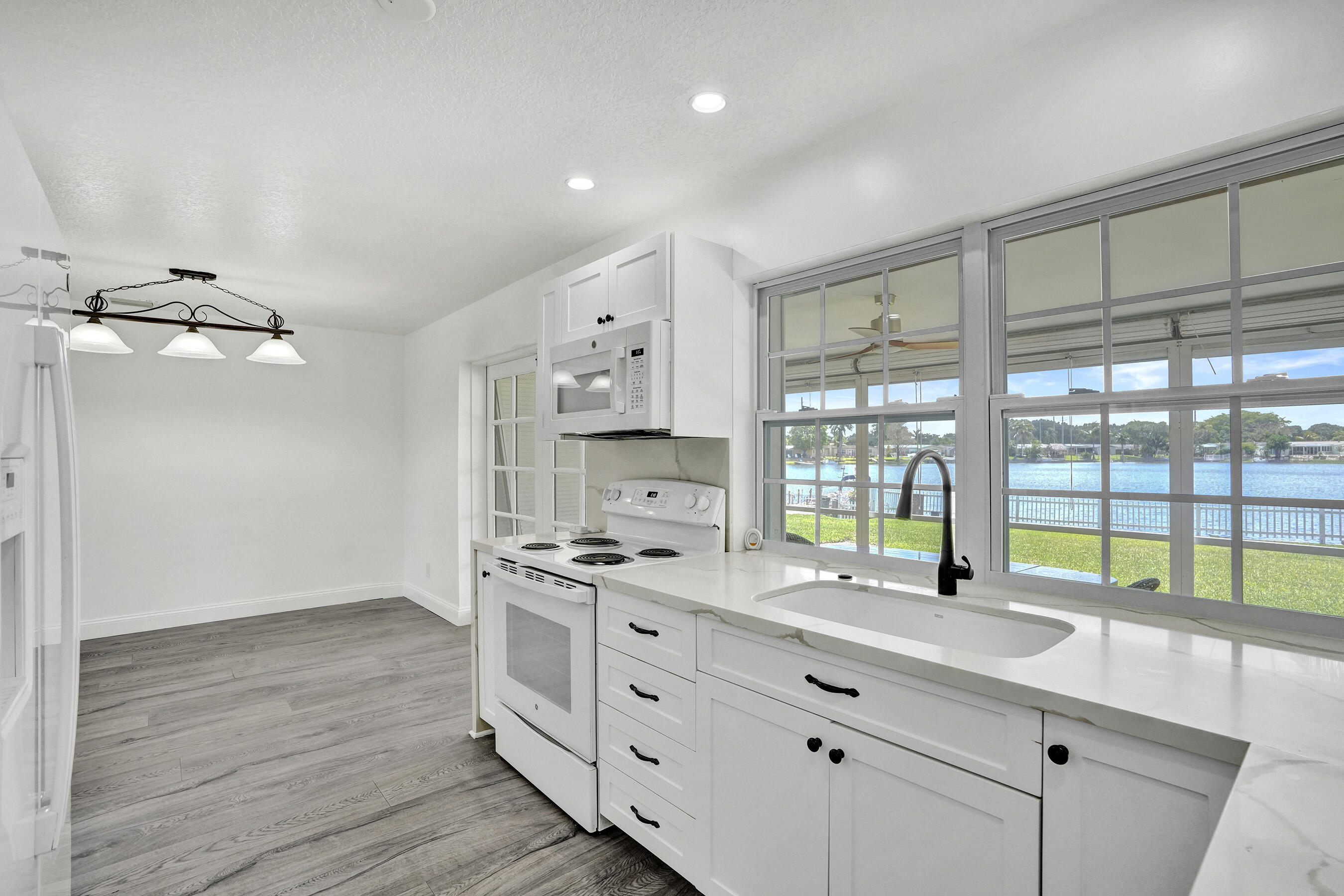 RAINBOW LAKES - Residential