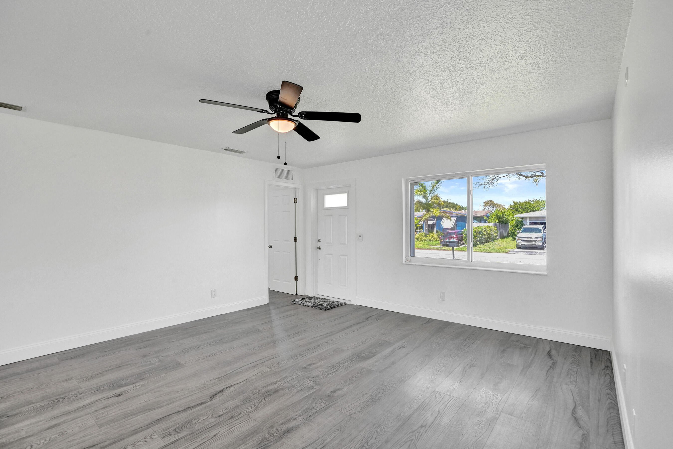 RAINBOW LAKES - Residential