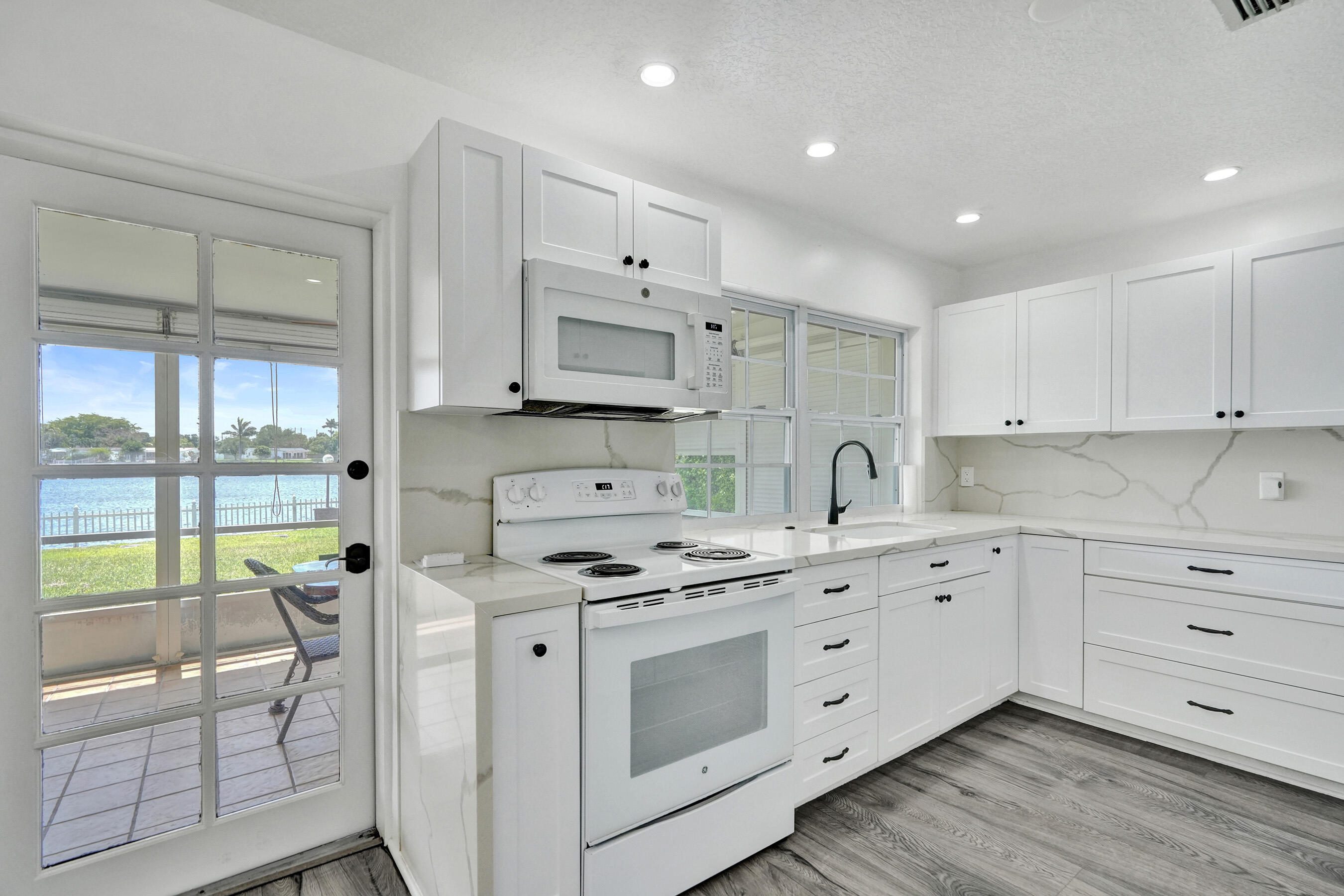 RAINBOW LAKES - Residential