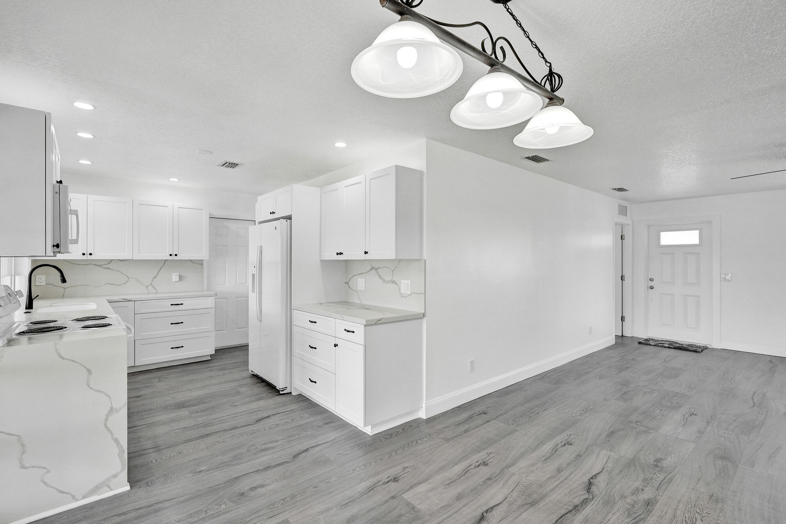 RAINBOW LAKES - Residential