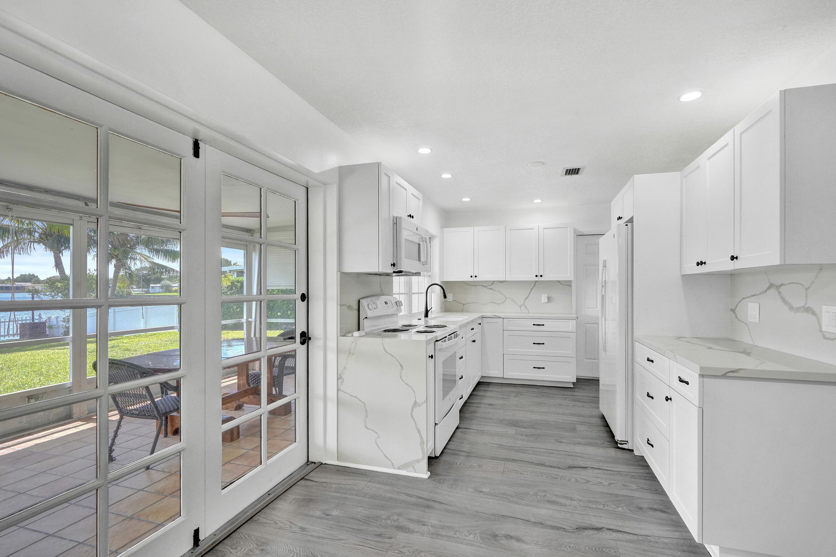 RAINBOW LAKES - Residential