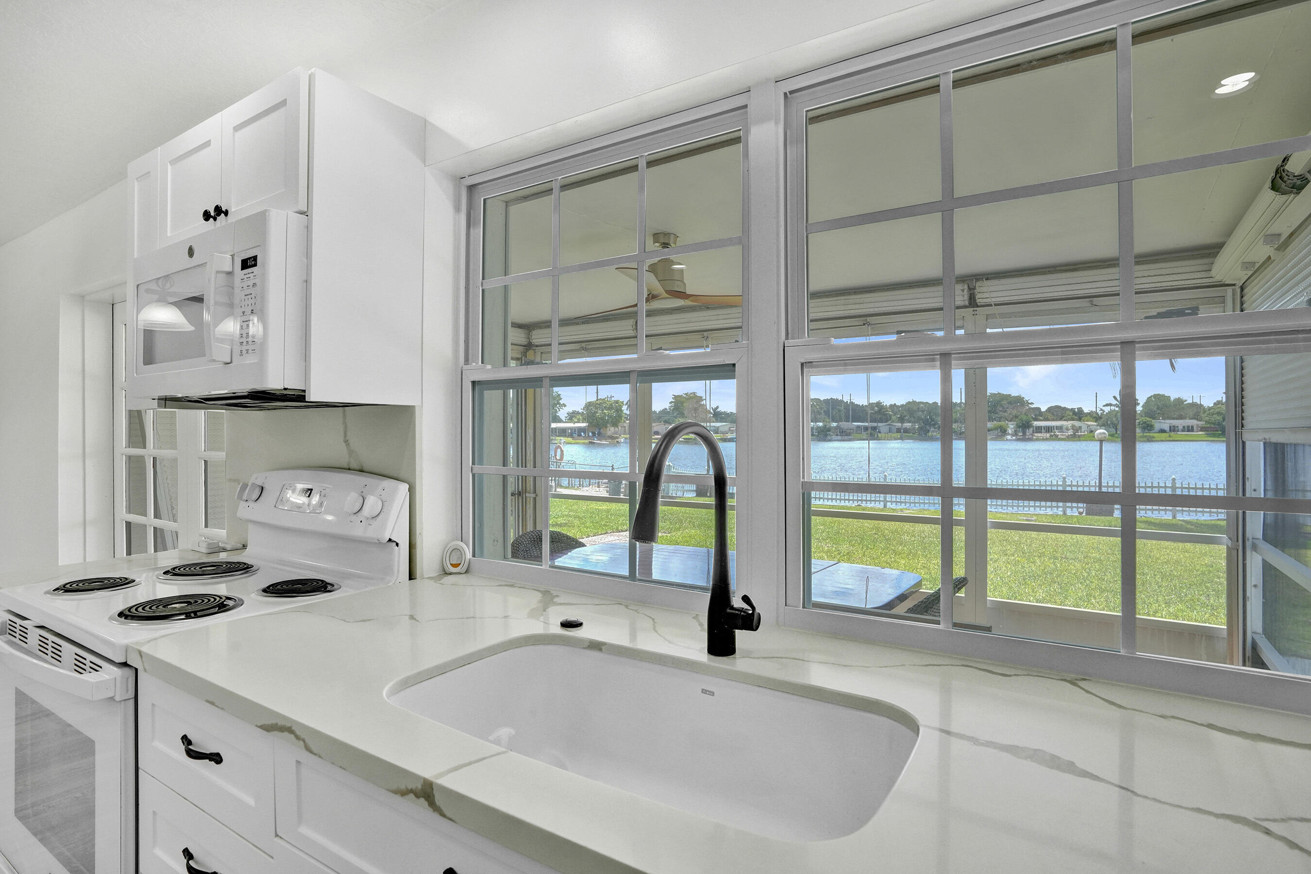 RAINBOW LAKES - Residential