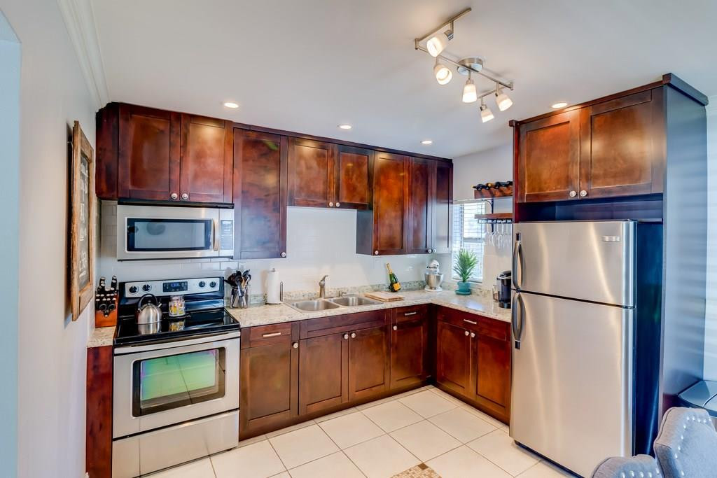 POINSETTIA HEIGHTS - Residential