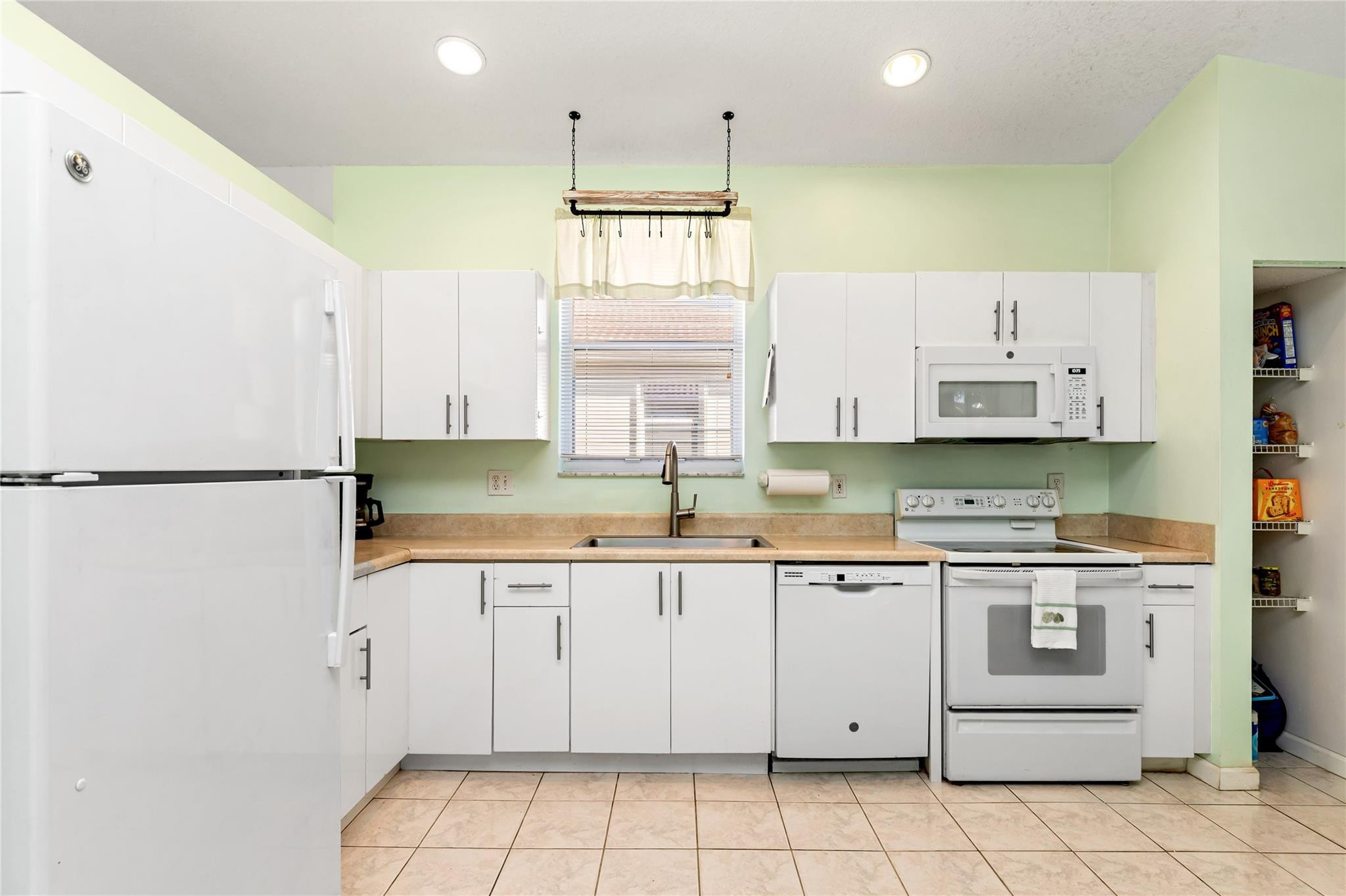 Pembroke Falls Ph 3 158-2 - Residential