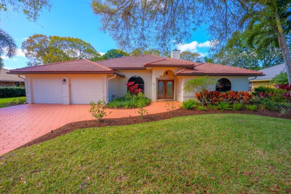 Photo of 1382 SW Bent Pine Cove, Port Saint Lucie, FL 34986 (MLS # R10694694)