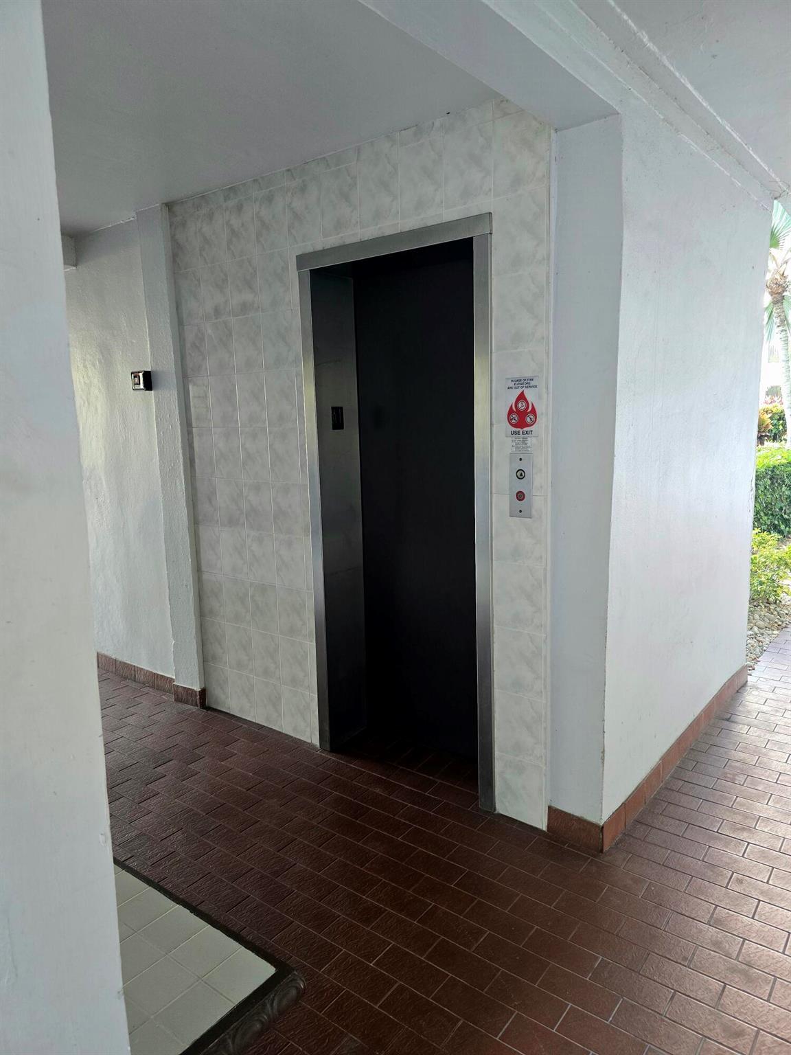 FOUNTAINS OF PALM BEACH C - Residential