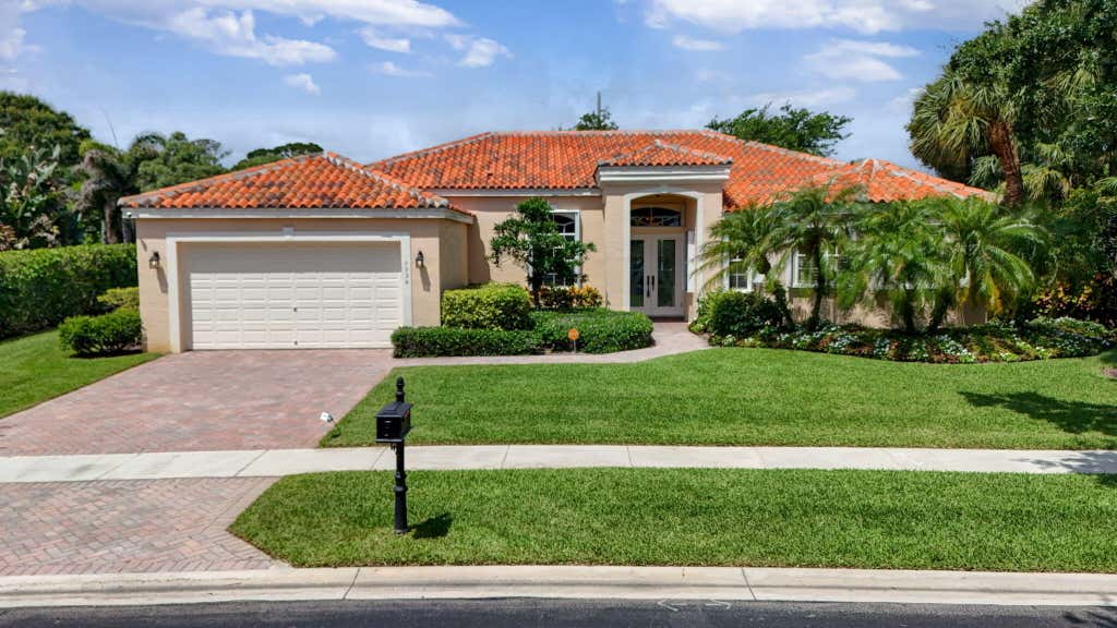 Photo of 9954 SE Osprey Pointe Drive SE, Hobe Sound, FL 33455 (MLS # B26041371)