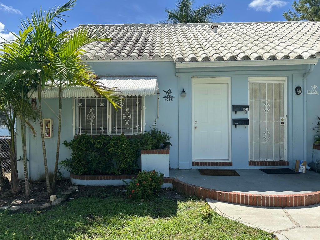 Photo of 1018 NE 3rd Street #1018, Fort Lauderdale, FL 33301 (MLS # B26077135)