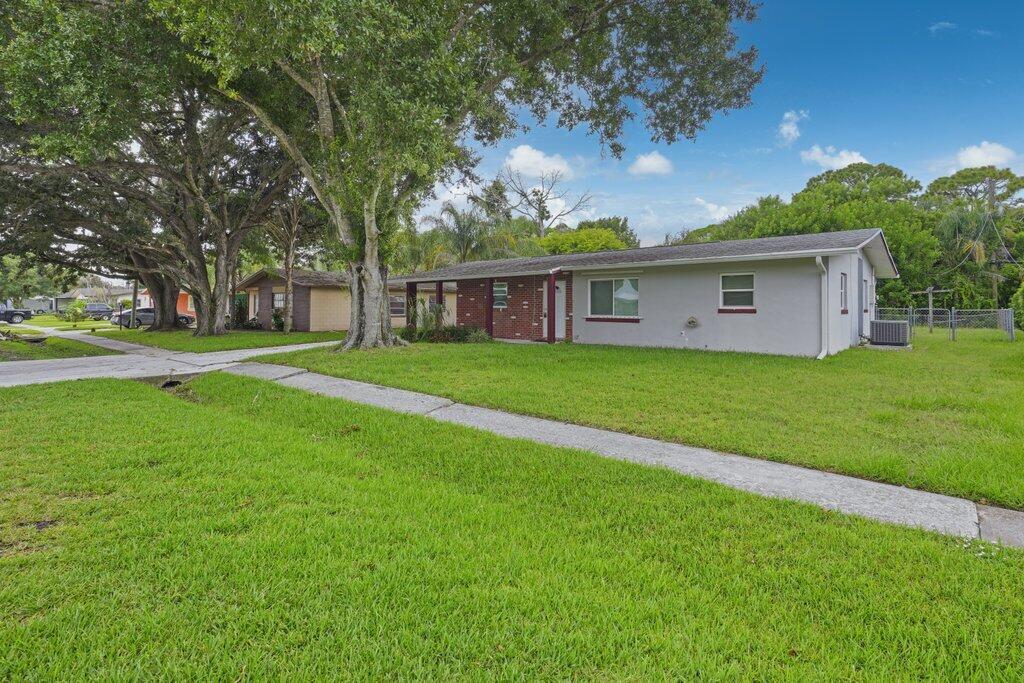 2907 Sherwood Lane