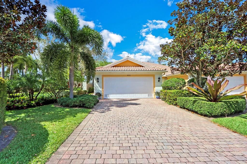 Photo of 5001 Magnolia Bay Circle, Palm Beach Gardens, FL 33418 (MLS # R10782061)