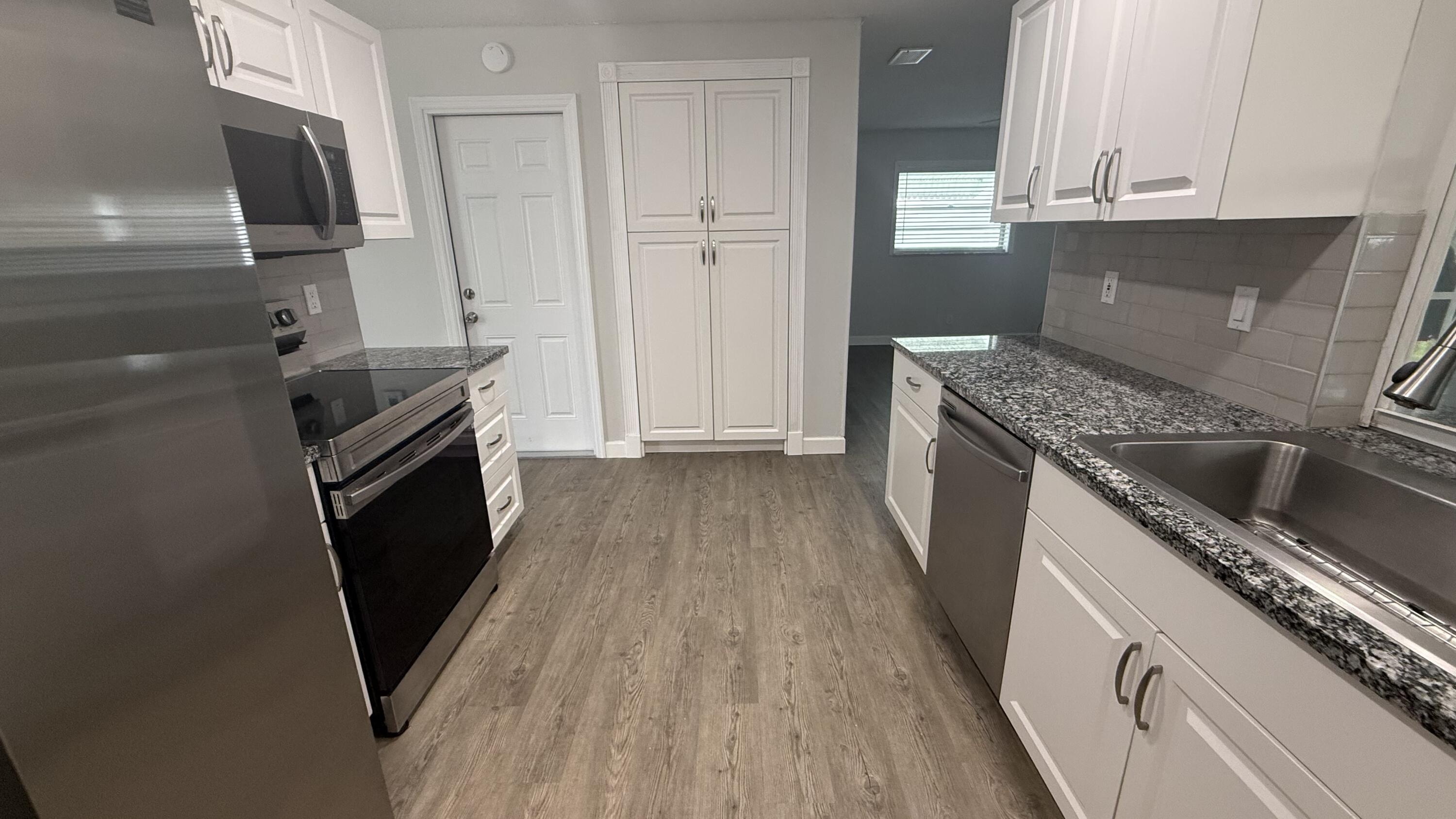 PALM BEACH LEISUREVILLE SEC 9 - Residential Lease