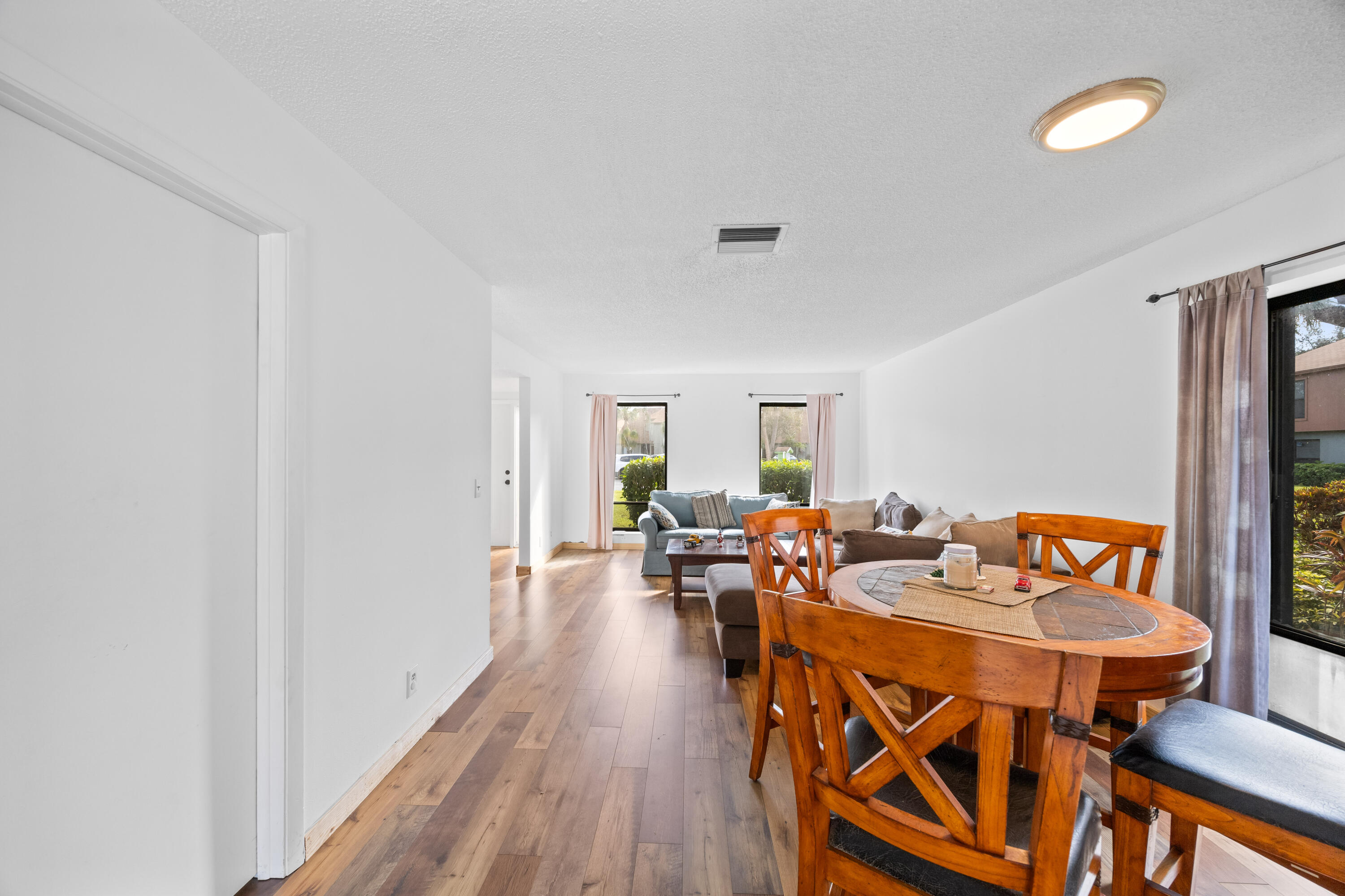 SANDTREE - Residential