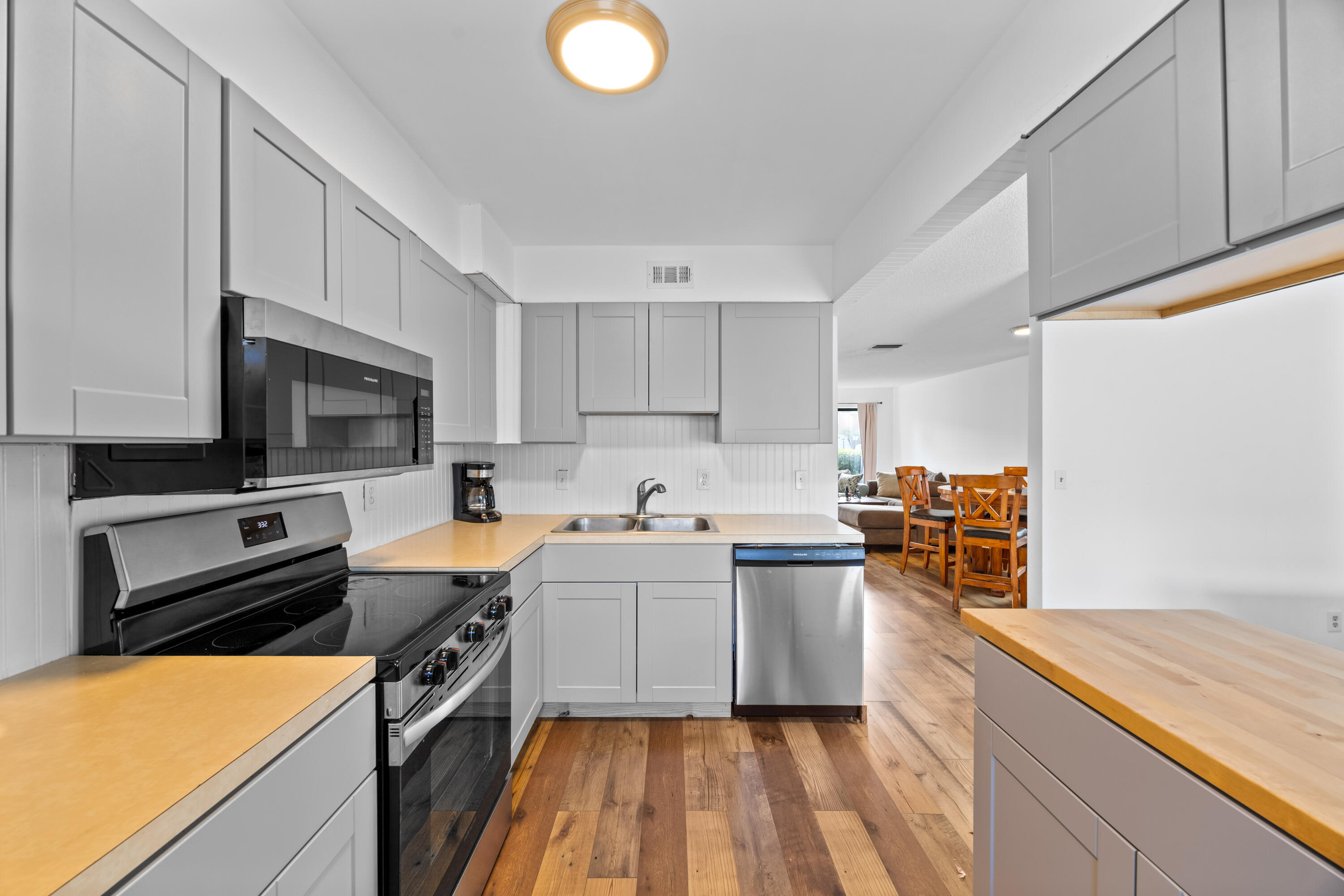 SANDTREE - Residential