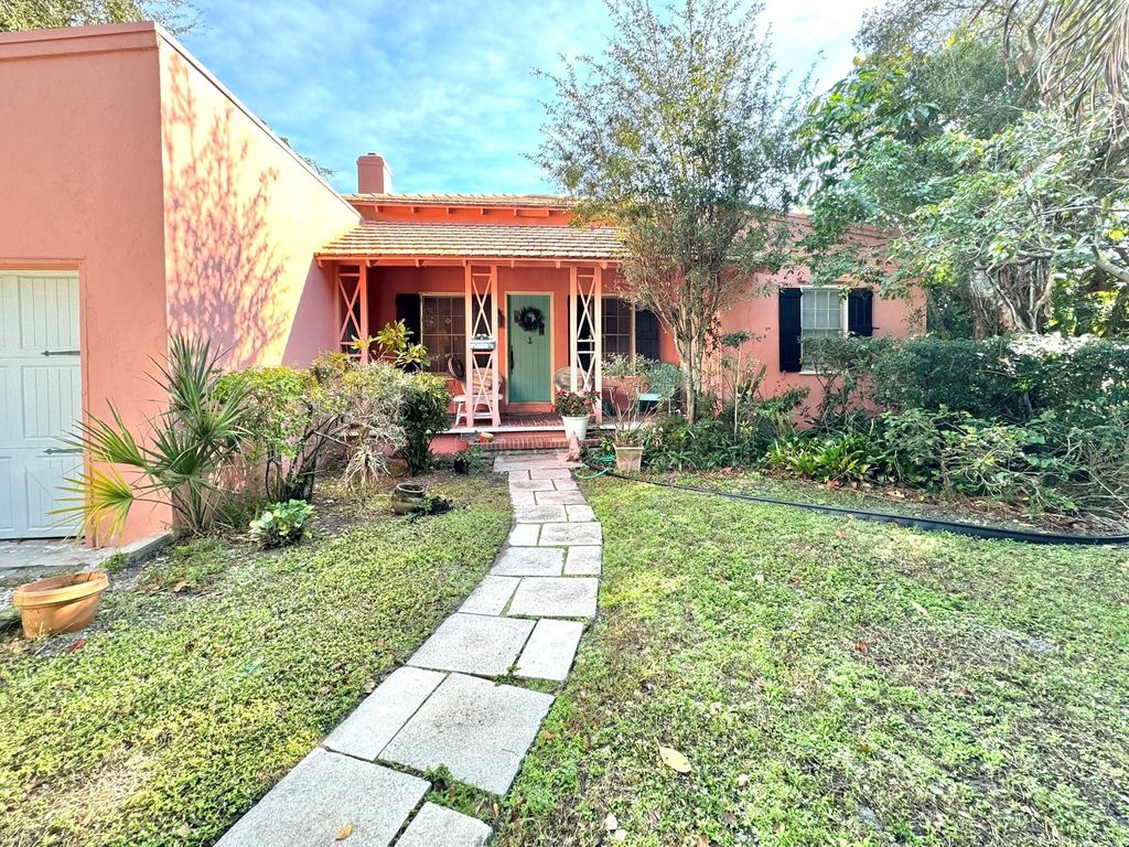 Photo of 2 Dixie Boulevard, Delray Beach, FL 33444 (MLS # F10415420)