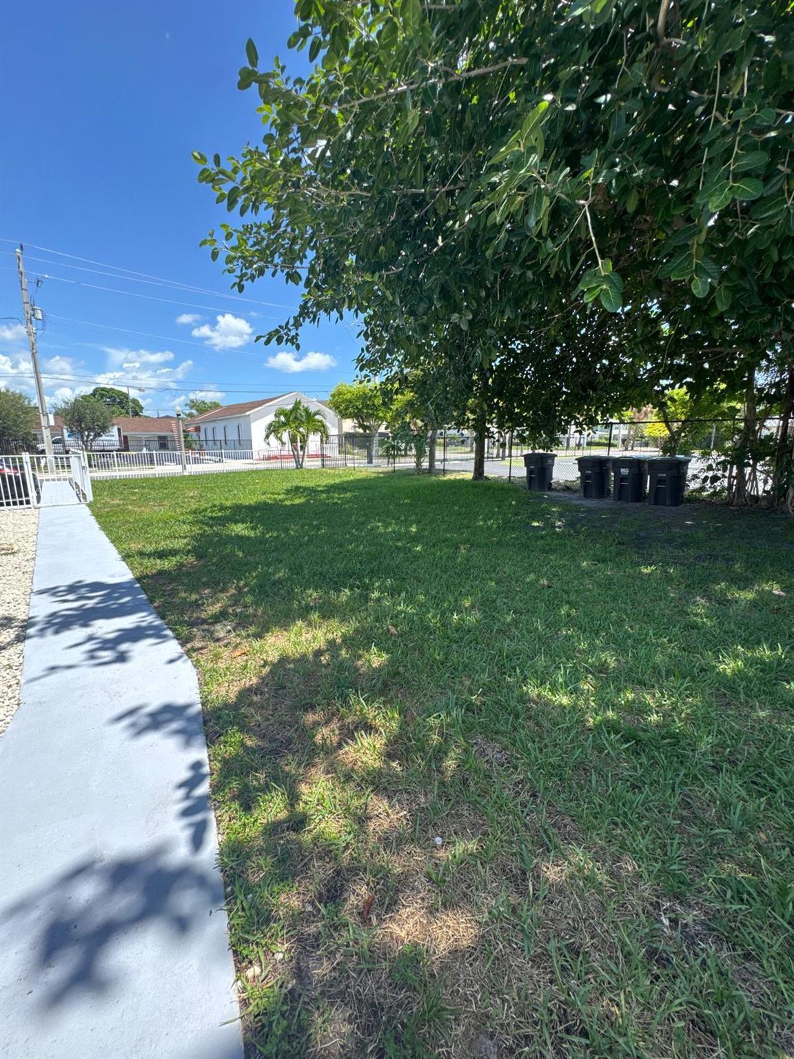 CLOWS - Residential Lease