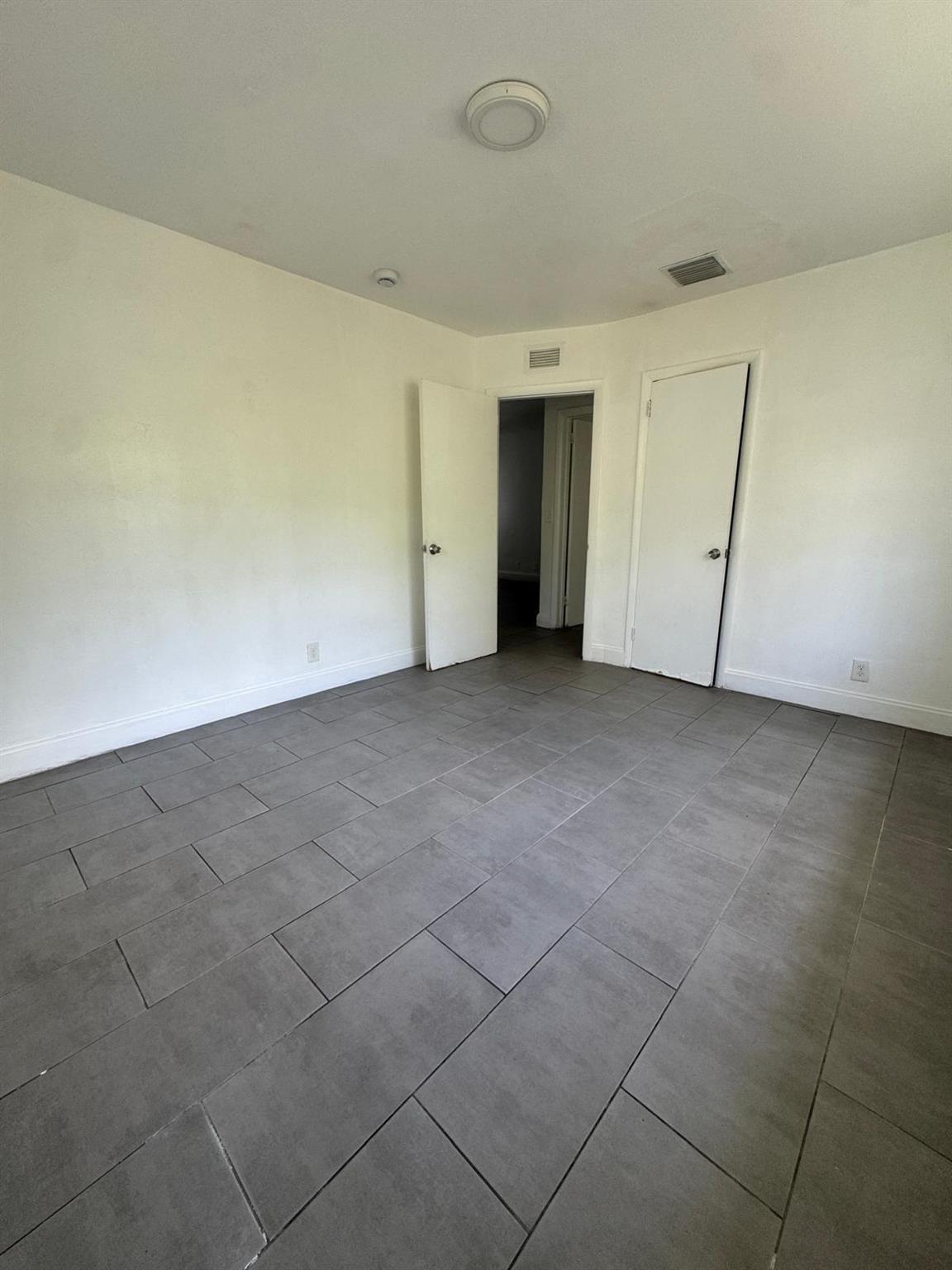 CLOWS - Residential Lease