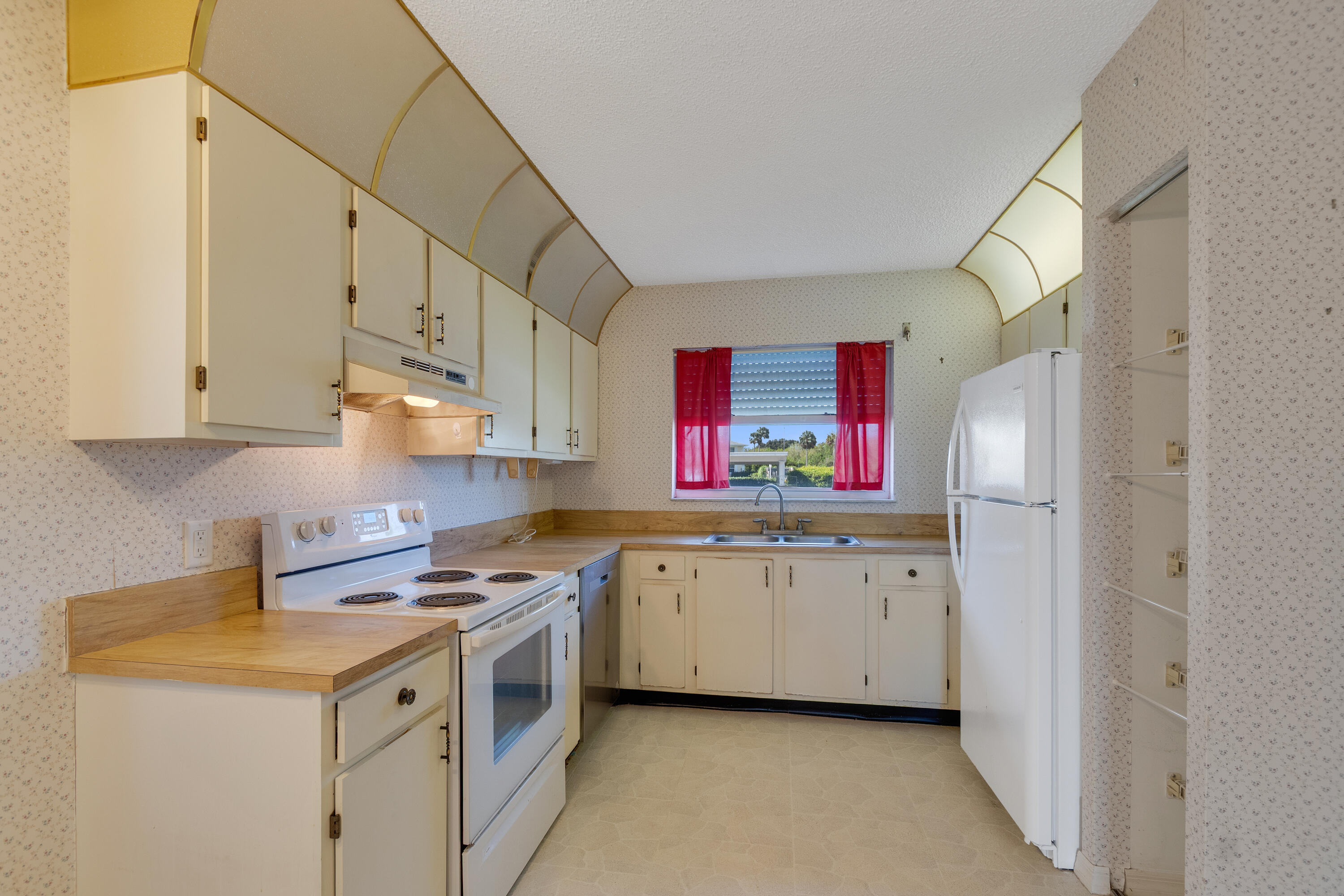 GROVE ISLE EAST CONDOMINIUM - Residential