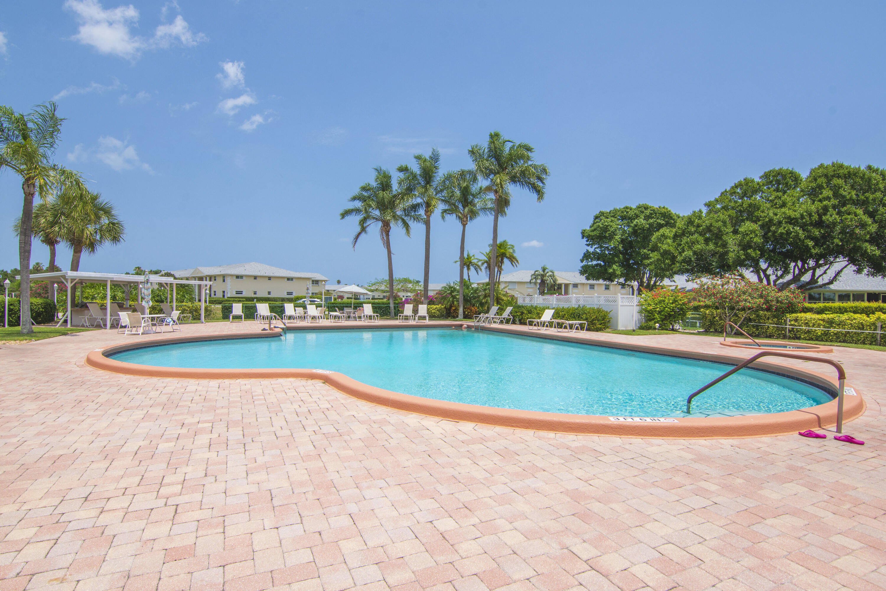 GROVE ISLE EAST CONDOMINIUM - Residential