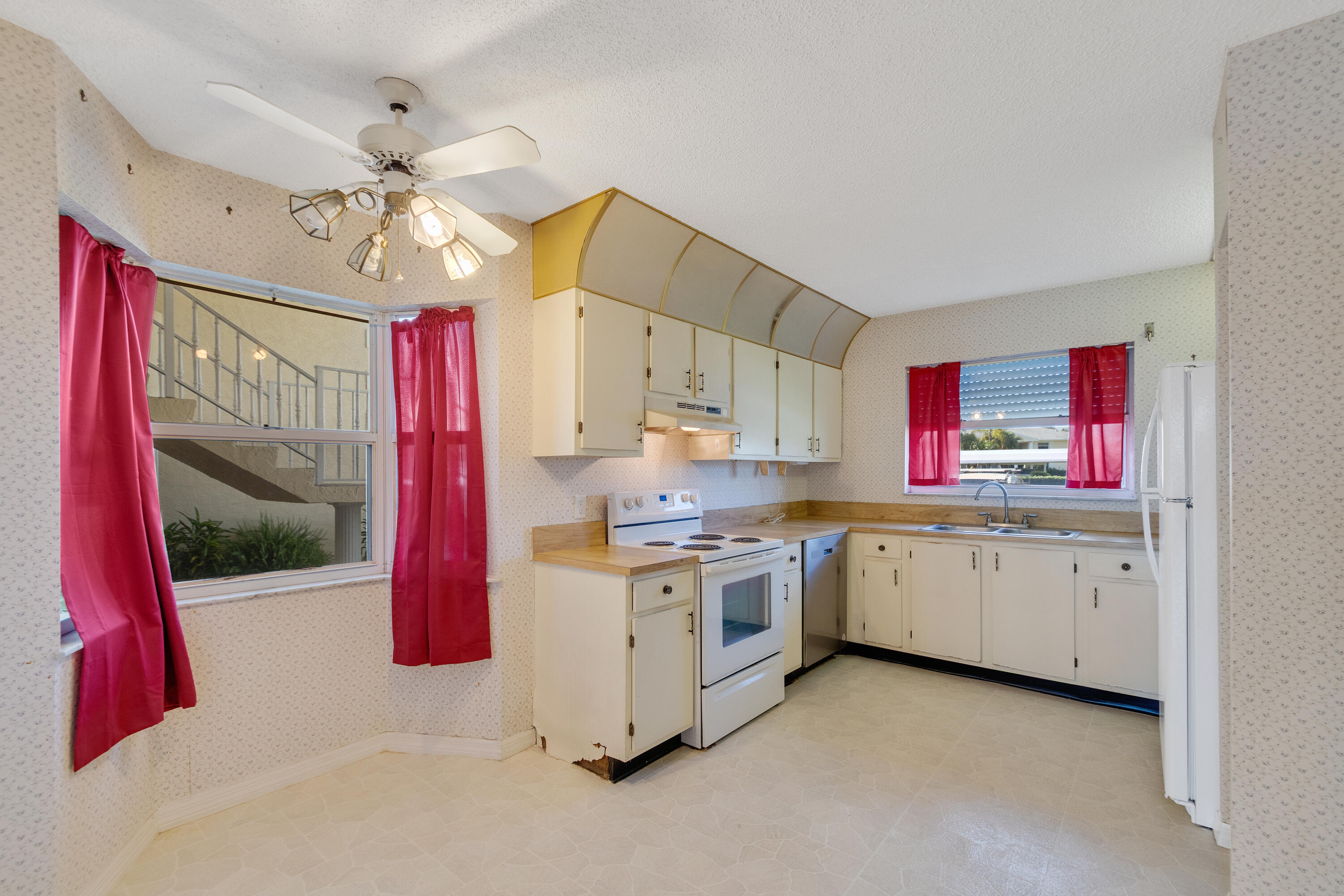 GROVE ISLE EAST CONDOMINIUM - Residential