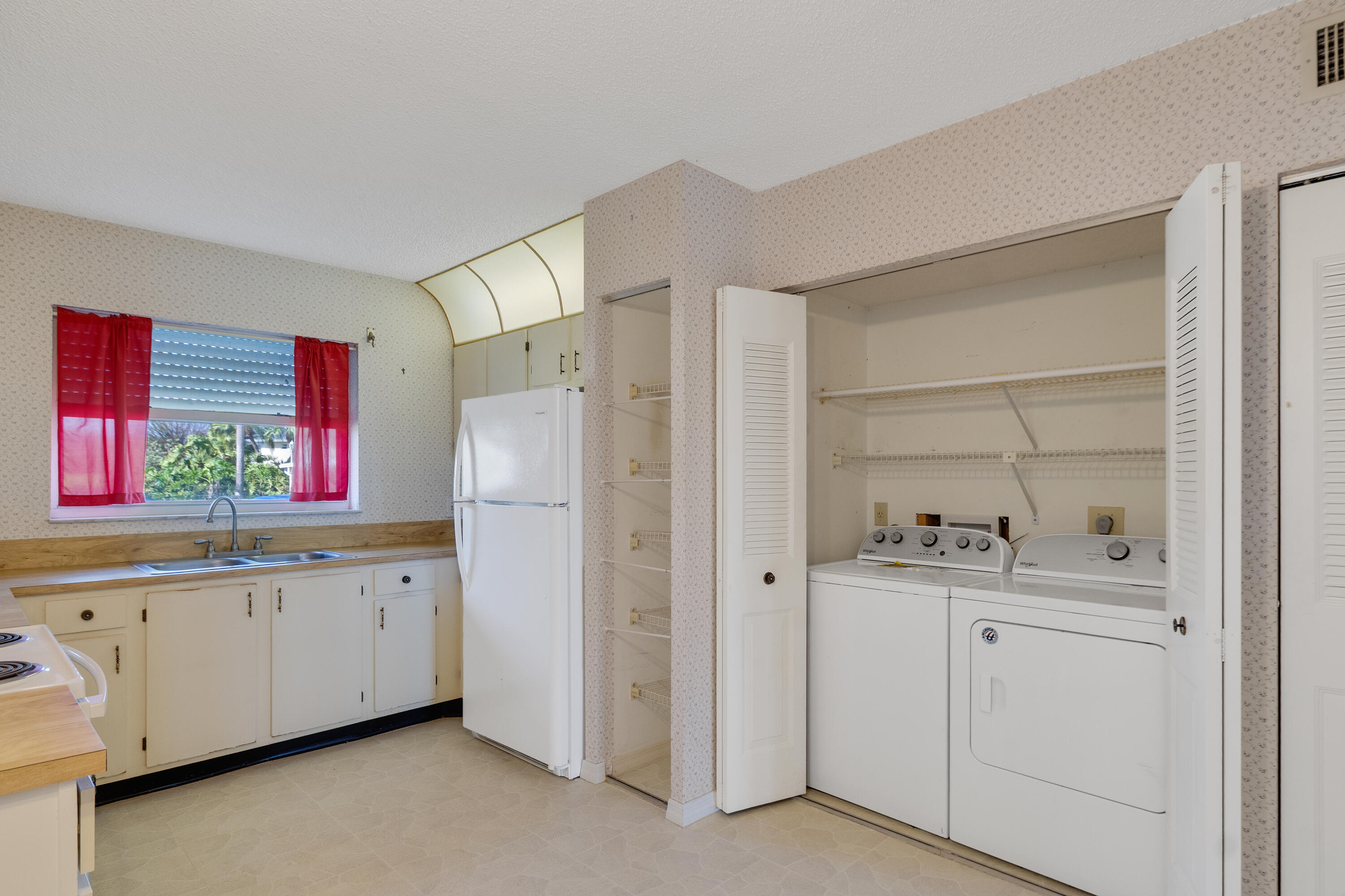 GROVE ISLE EAST CONDOMINIUM - Residential