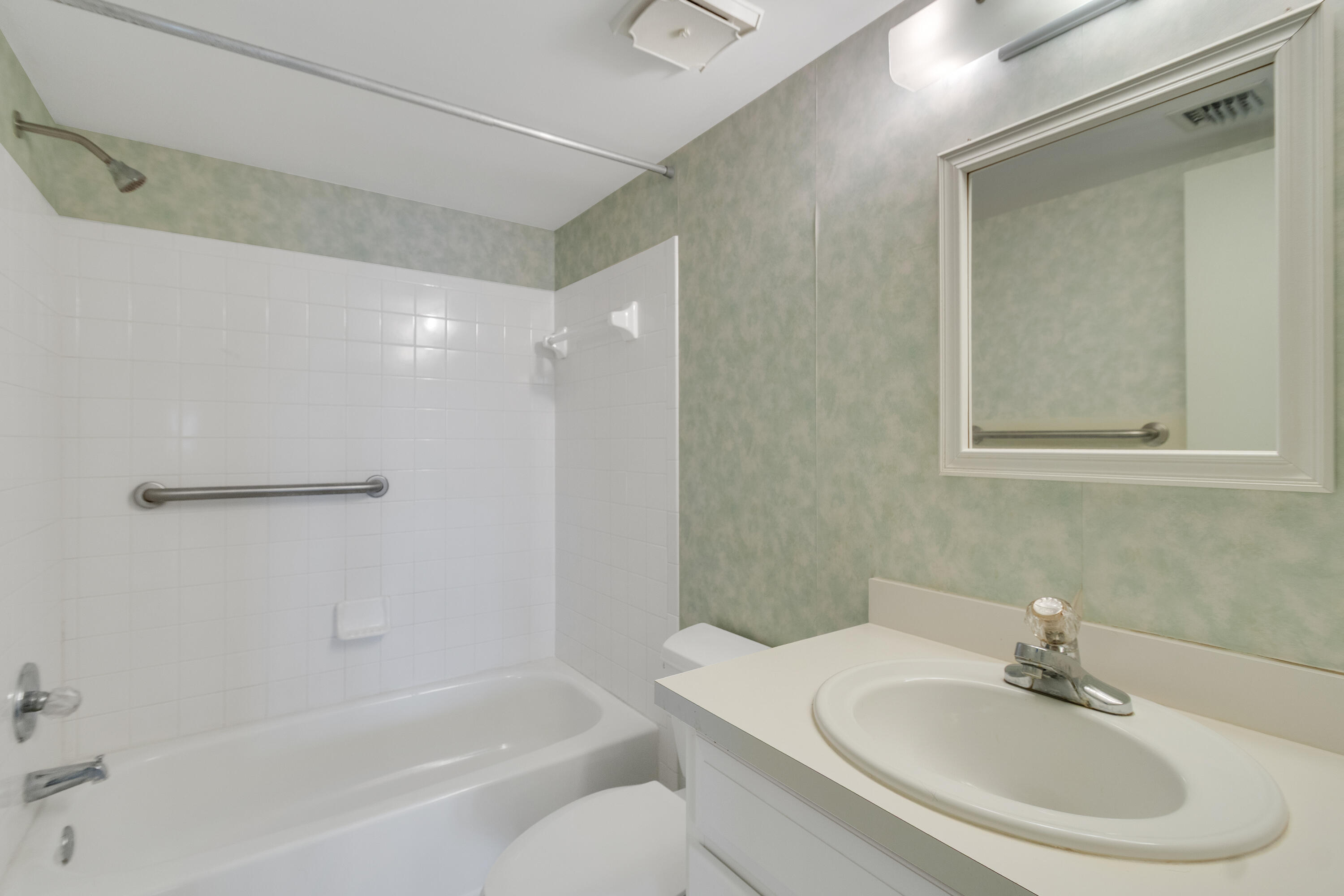 GROVE ISLE EAST CONDOMINIUM - Residential