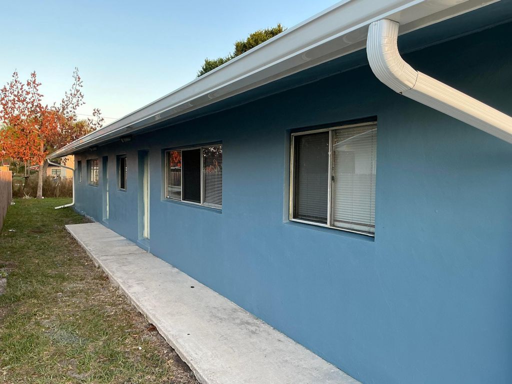 Photo of 812 N 24th Street, Fort Pierce, FL 34950 (MLS # R11160309)